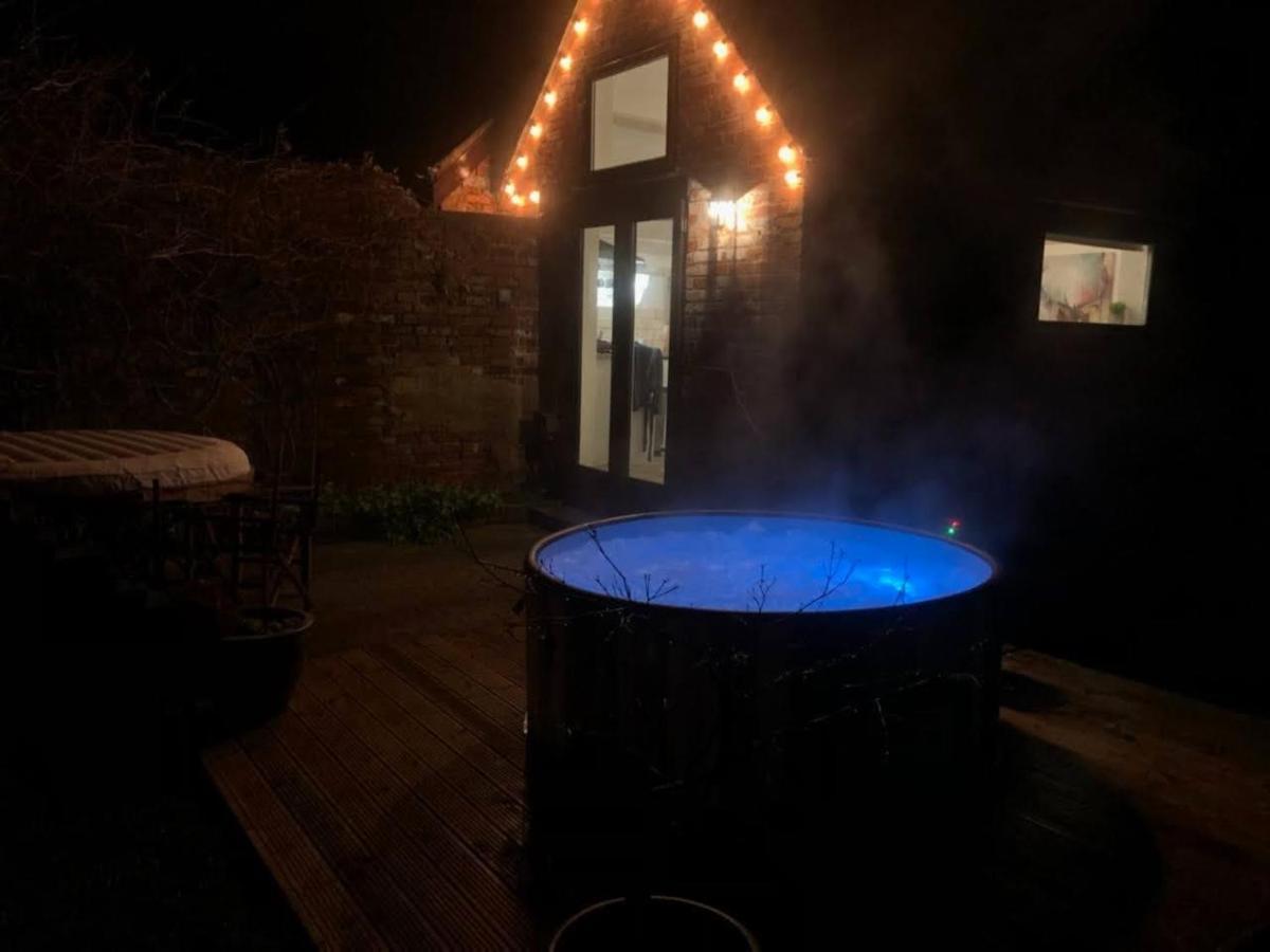 Beautiful Barn Conversion, 3 Bed, Hot Tub, Sauna, Gym, Enclosed Garden 라이드 외부 사진